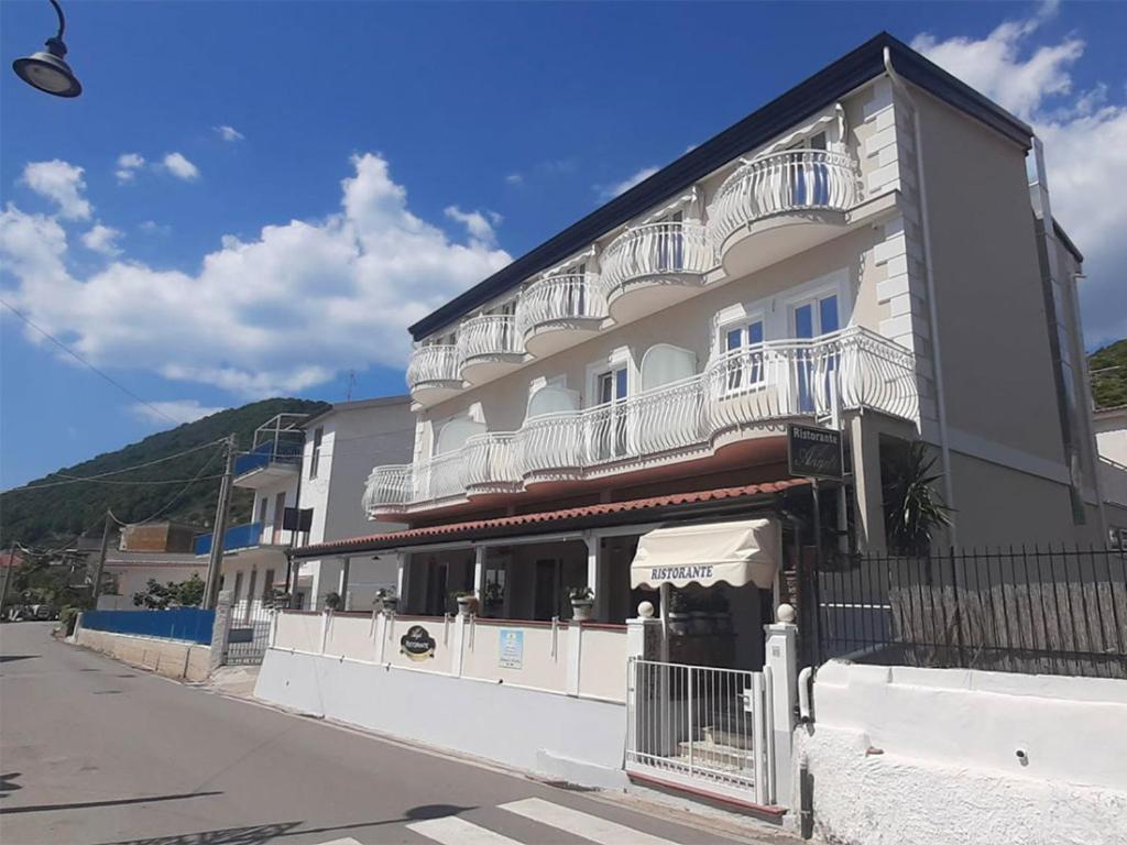Hotel Da Alfredo Кастеллабате Экстерьер фото